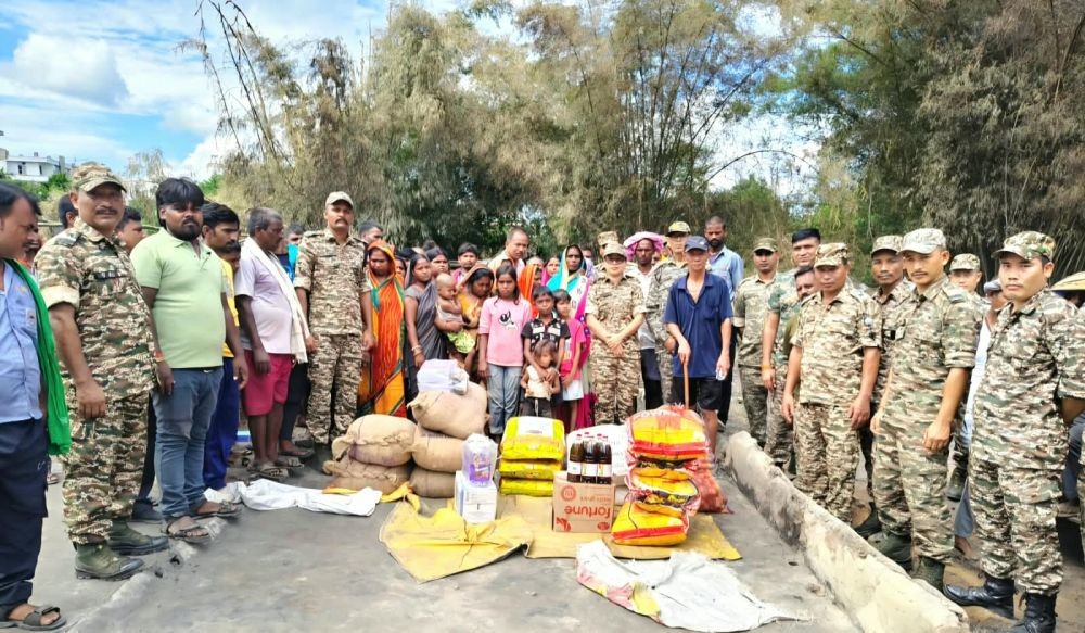 173 Bn CRPF personnel along with the affected families during the relief distribution programme held at Kuda village in Dimapur on September 25.